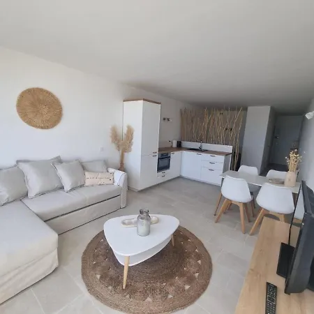 Superbe Renove Les Pieds Dans L'eau! Apartment